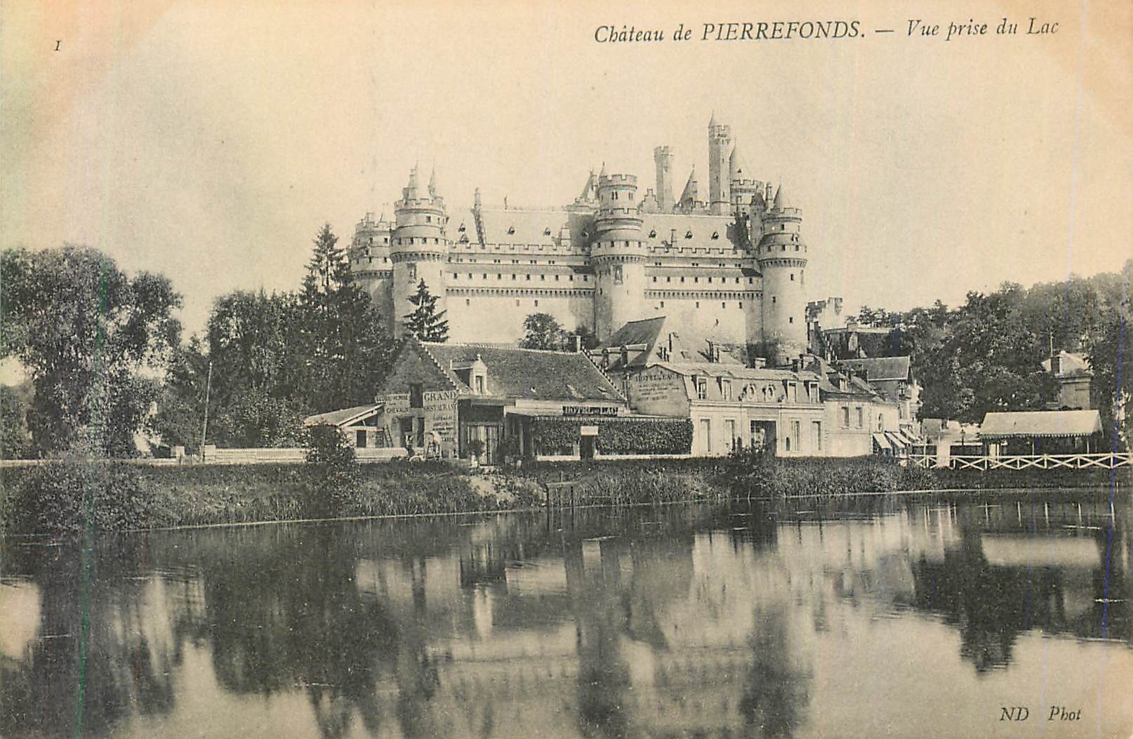 CPA Chateau de Pierrefonds Vue Prise du Lac