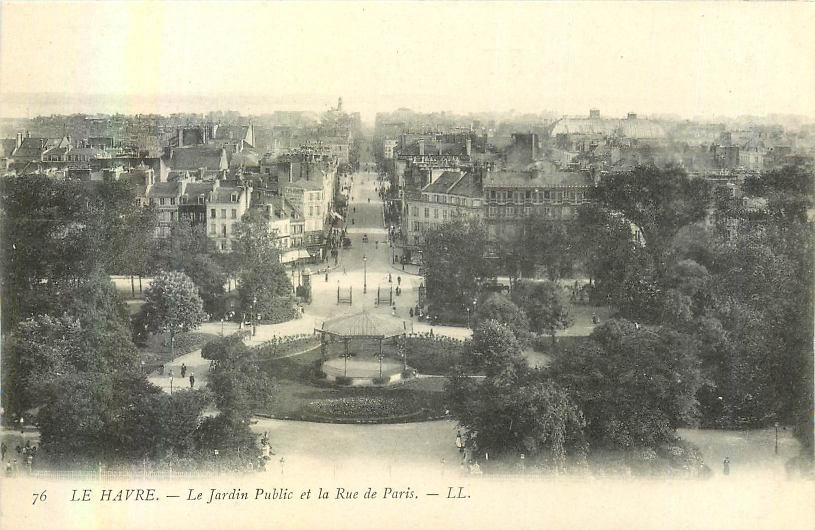 CPA Le Havre Le Jardin Public et la Rue de Paris