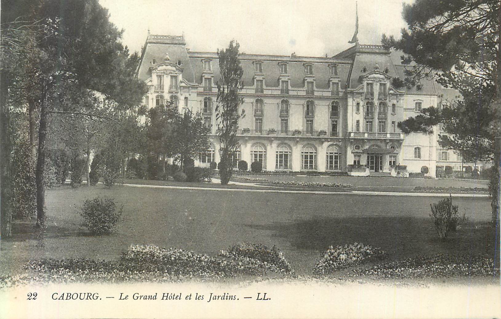 CPA Cabourg Le Grand Hotel et les Jardin