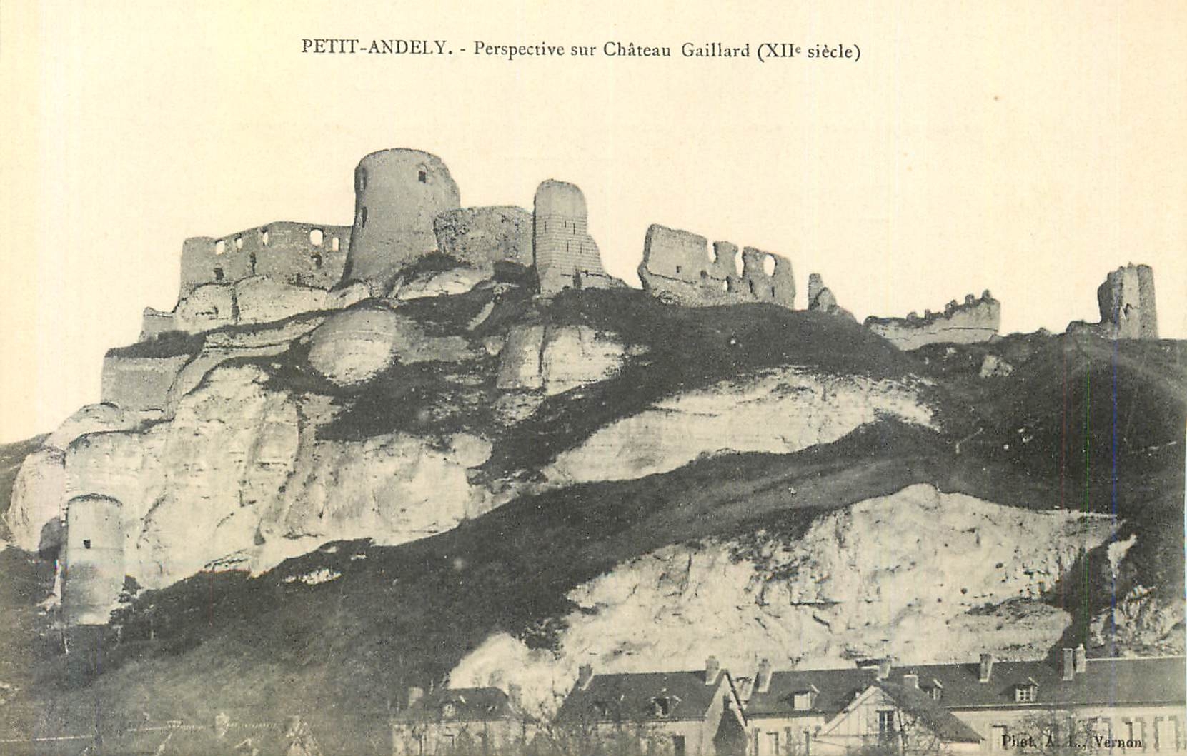 CPA Petit Andely Perspective sur Chateau Gaillard (XIIe Siecle)