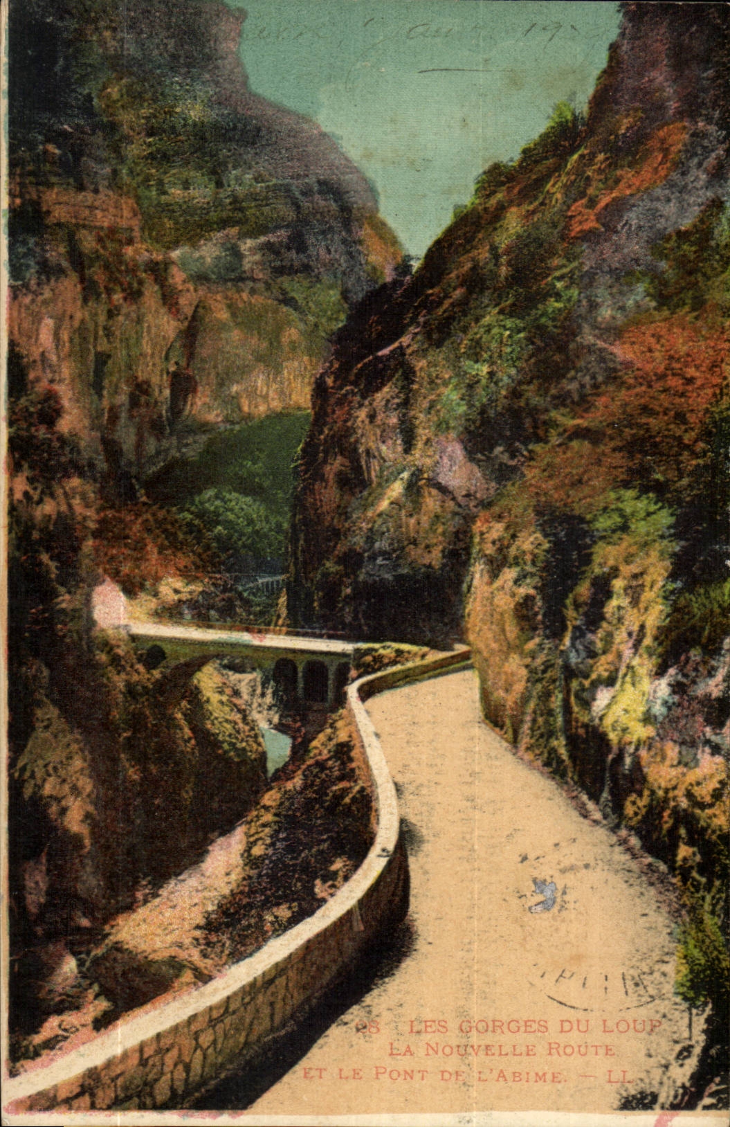 Falle des Wolfs CPA beschadigen die neue Strasse und die Brucke von L