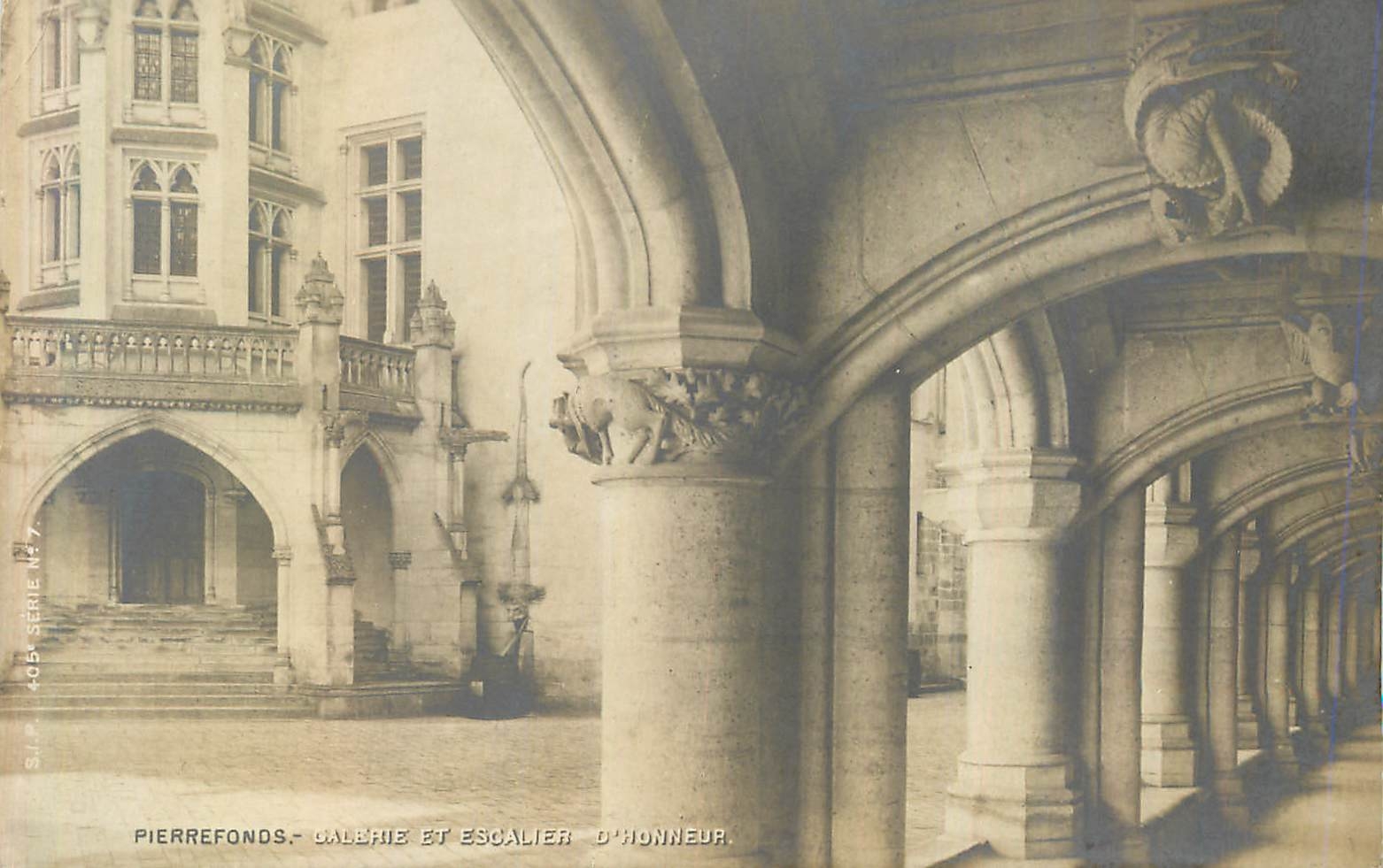 CPA Pierrefonds galerie et escalier d honneur