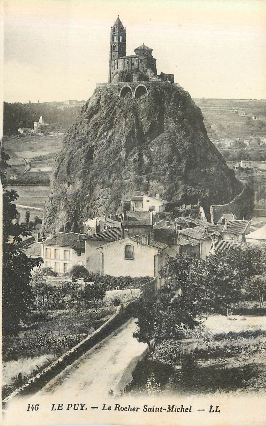 CPA 146 le puy le rocher saint michel