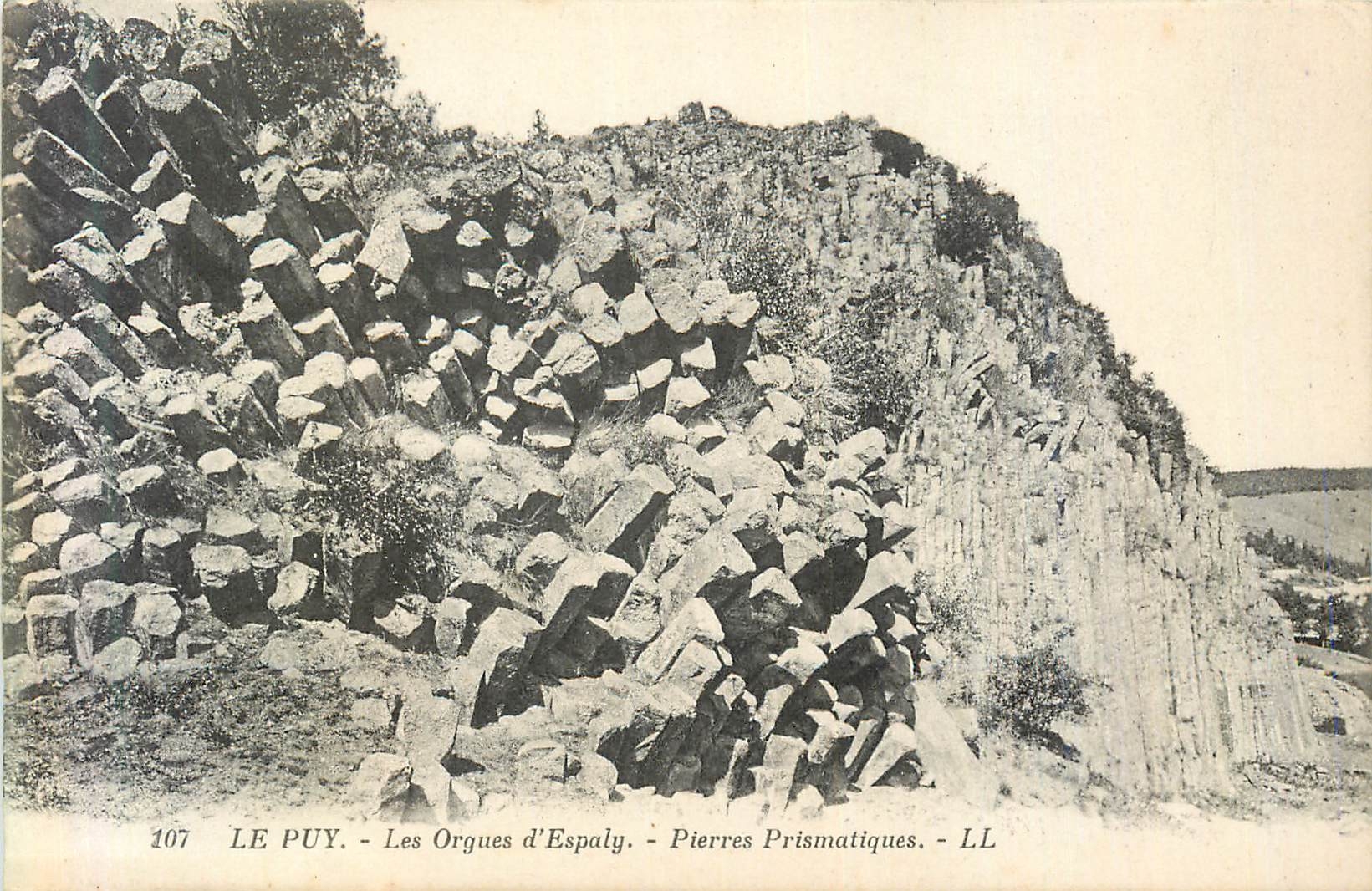 CPA 107 le puy les orgues d espaly pierres prismatiques
