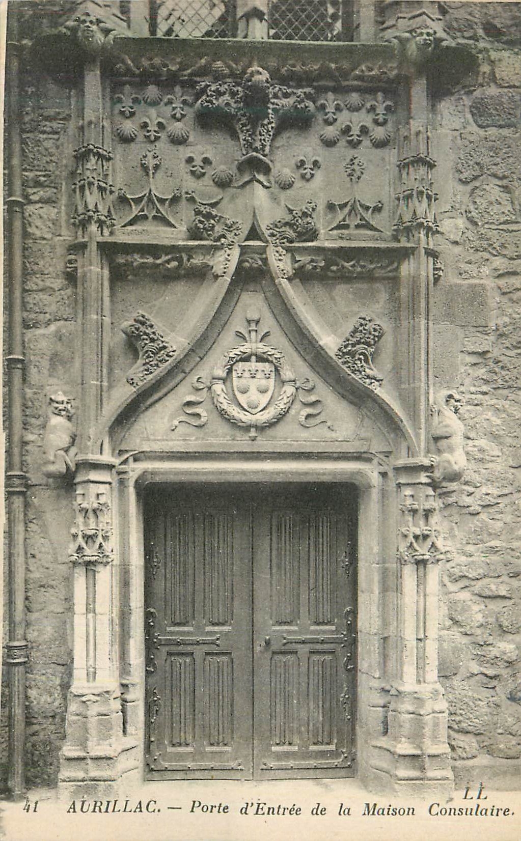 CPA 41 aurillac porte d entree de la maison consulaire