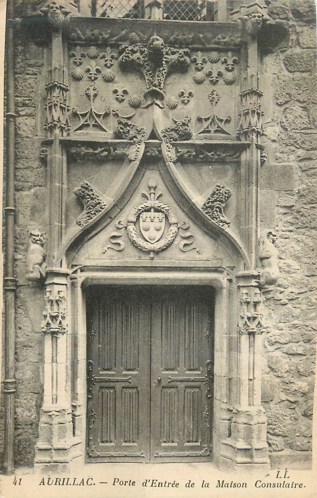 CPA 41 aurillac porte d entree de la maison consulaire
