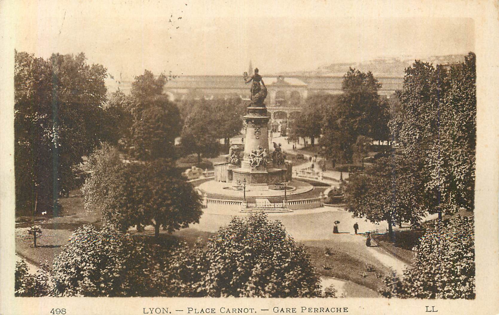 CPA 498 lyon place carnot gare perrache
