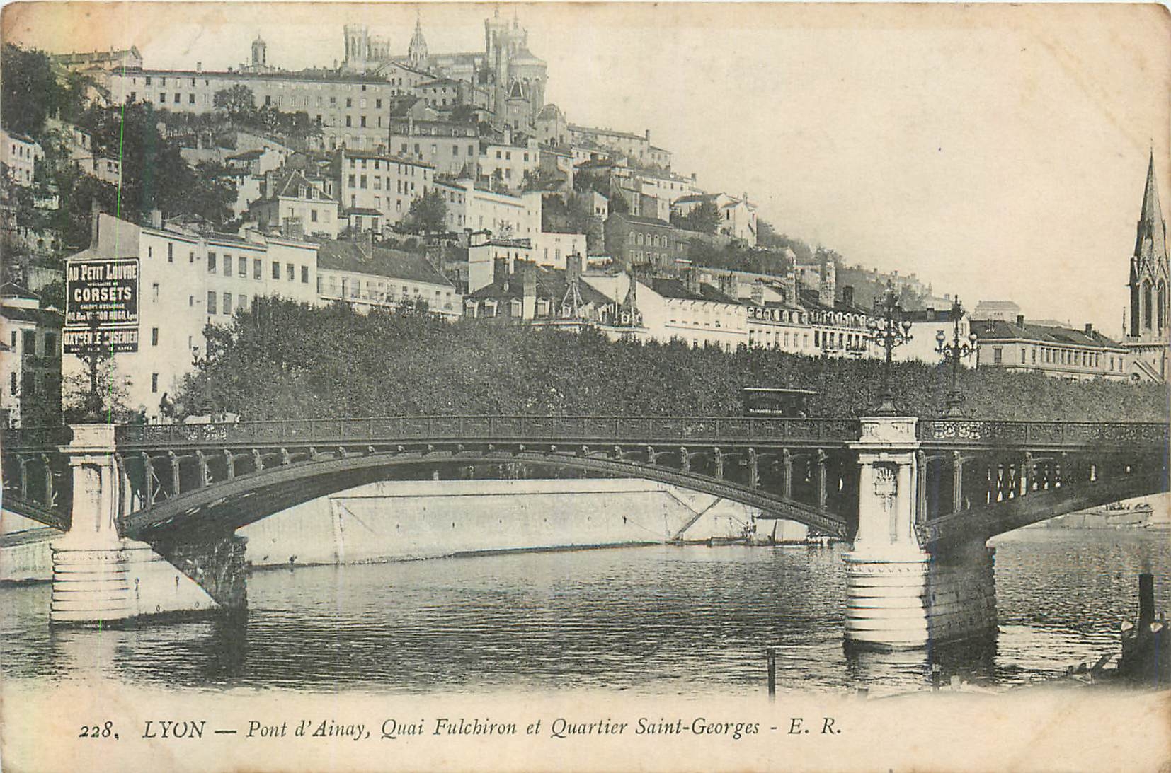 CPA 228 lyon pont d ainay quai fulchiron et quartier saint georges