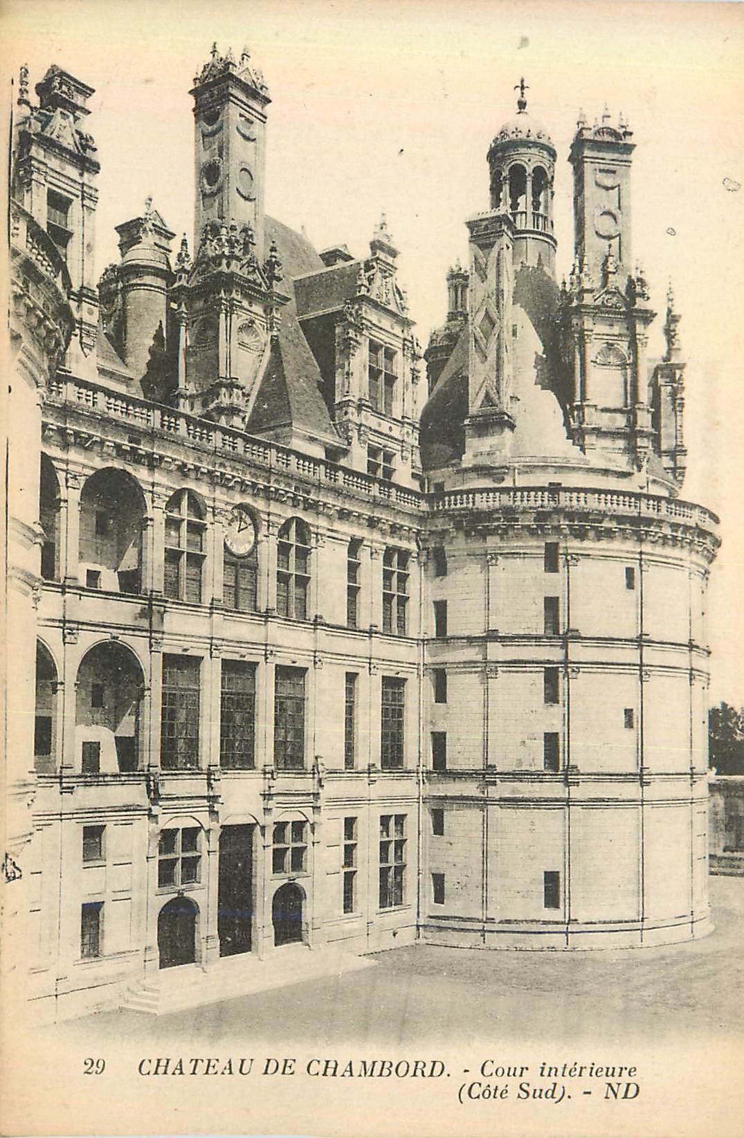 CPA Chateau de Chambord Cour Interieur (Cote Sud)