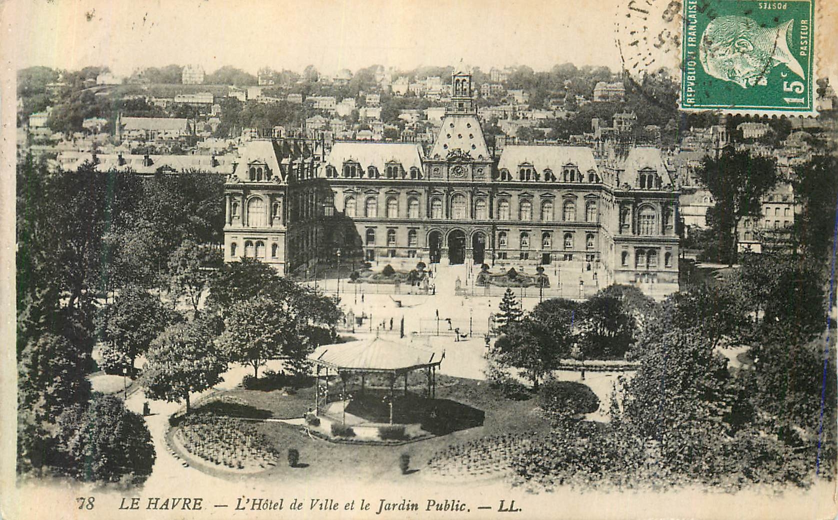 CPA le Havre l'Hotel de Ville et le Jardin Public