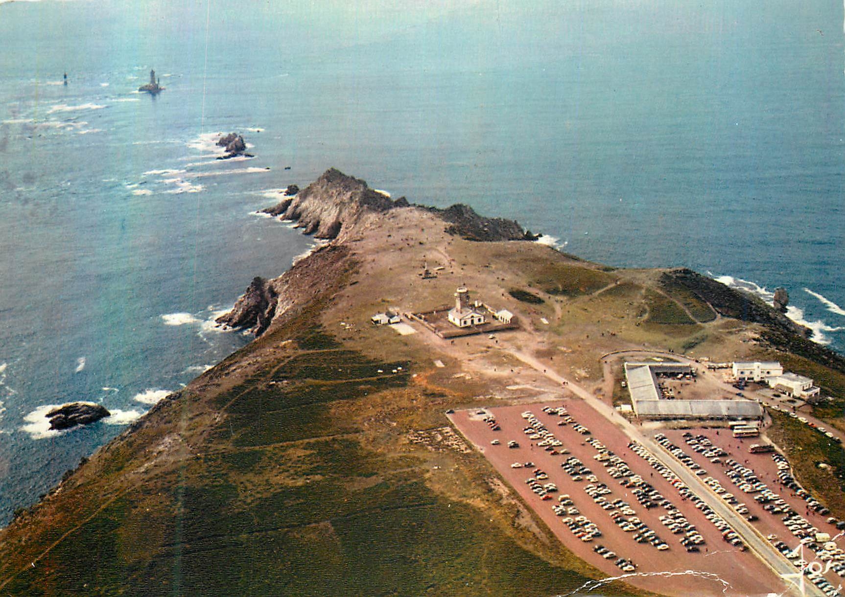 CPM la Pointe du Raz (Sud Finistere) la Cite Commerciale la Bretagne en Couleurs