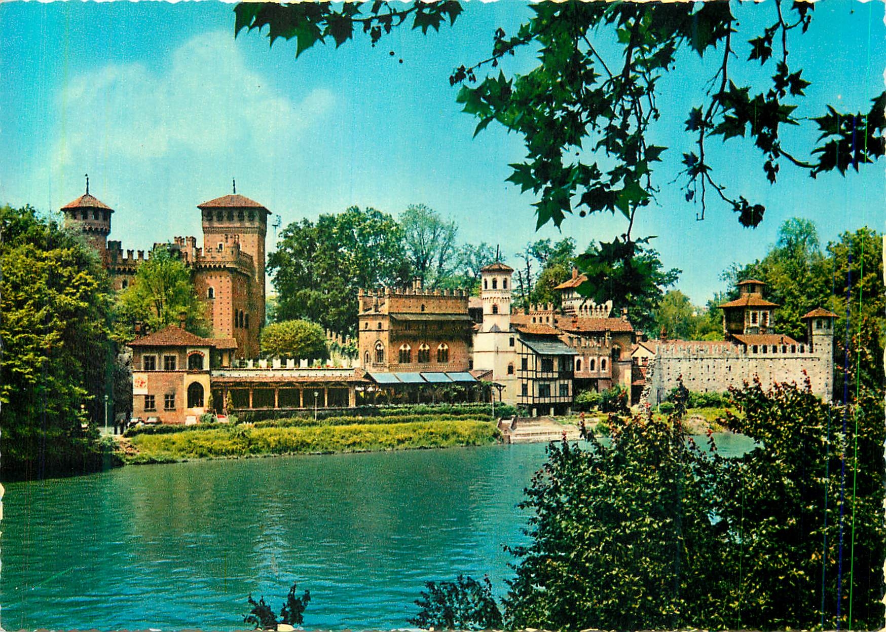 CPM Torino Le Fleuve Po et le Village Medievale