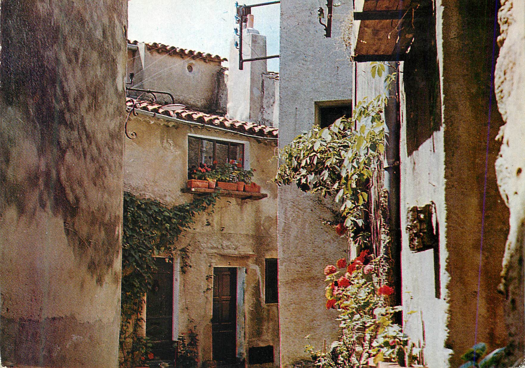 CPM Gassin (Var) Le Var Pittoresque Un coin Tipique du Village