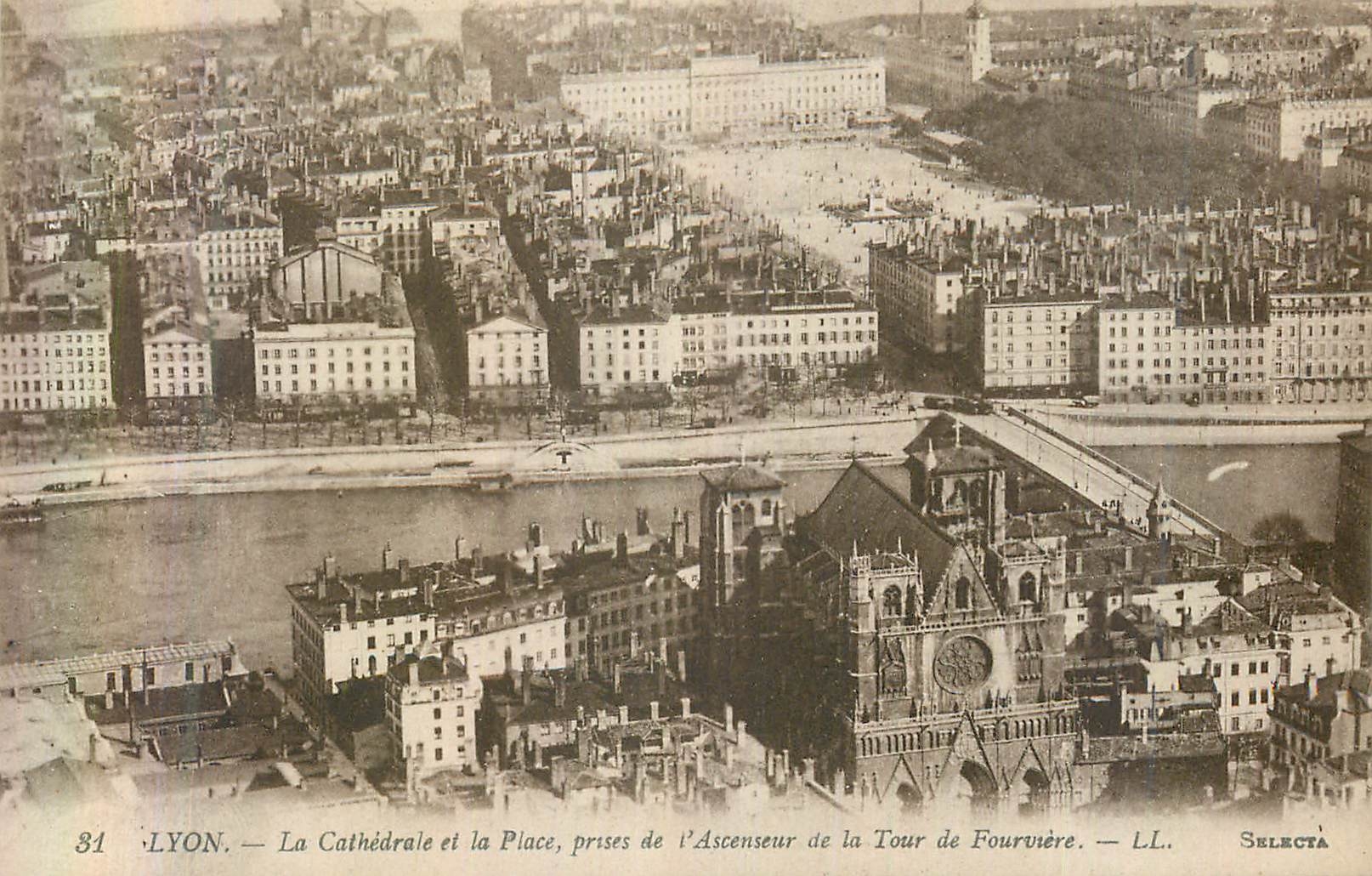CPA Lyon La Cathedrale et la Place Prises de l'Ascenseur de la Tour de Tourviere
