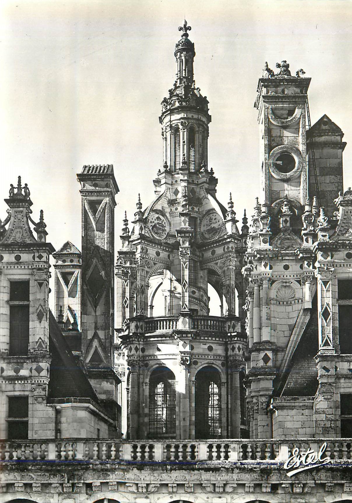 CPM Chateau de Chambord La Lanterne Merveille d'Architecture aux Armes de Francois Ier