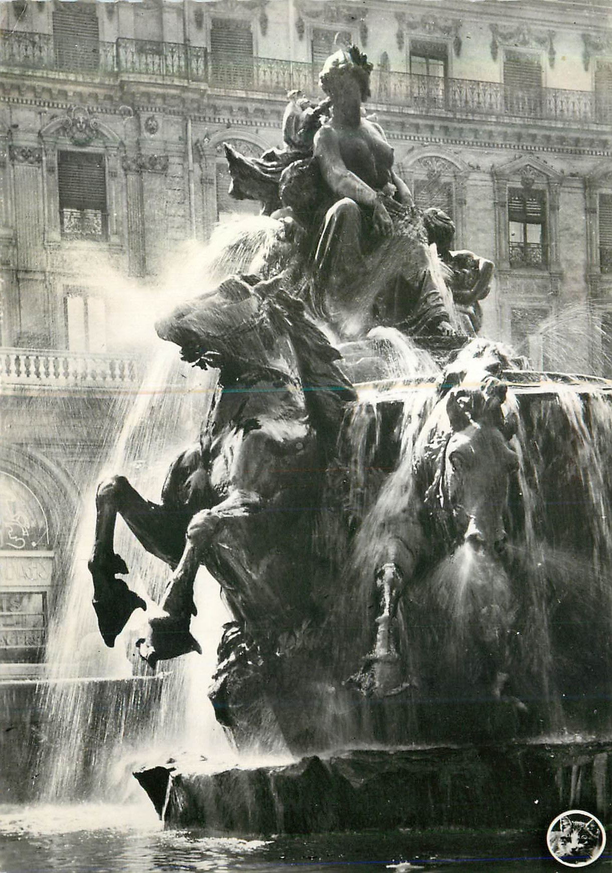 CPM Lyon Place des Terreaux Fontaine Bartholdi