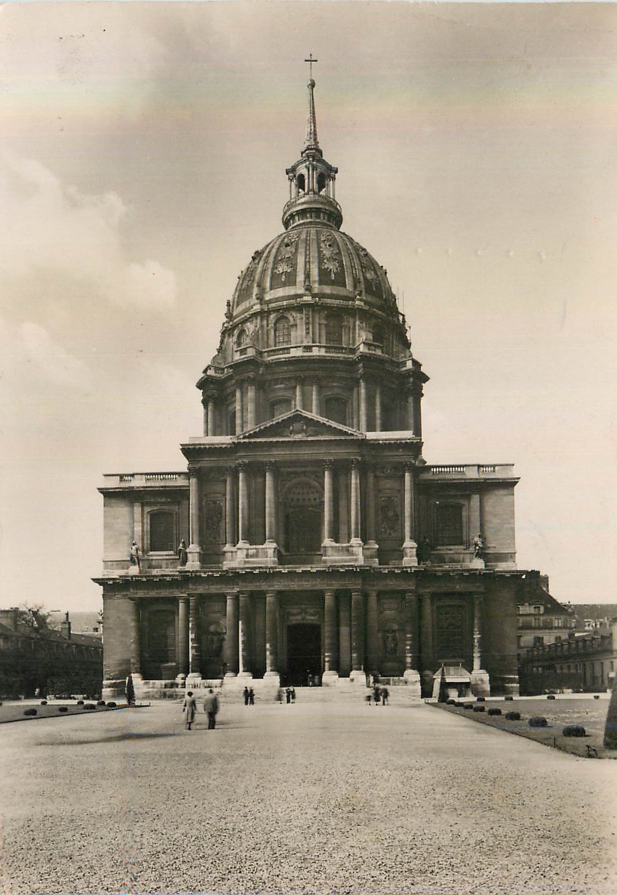 CPM Paris Hotel des Invalides (Eglise du Dome XVIIe s)