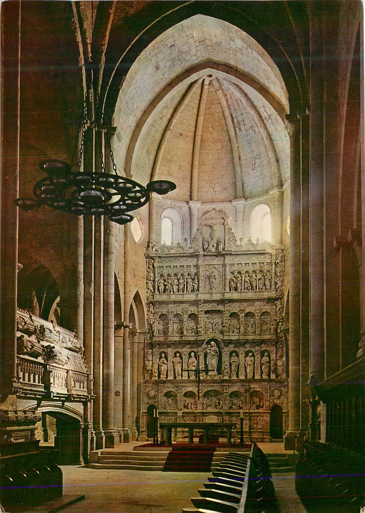 CPM Monasterio de Poblet Perspective de la Nef Centrale de l'Eglise et les Tombes Royales