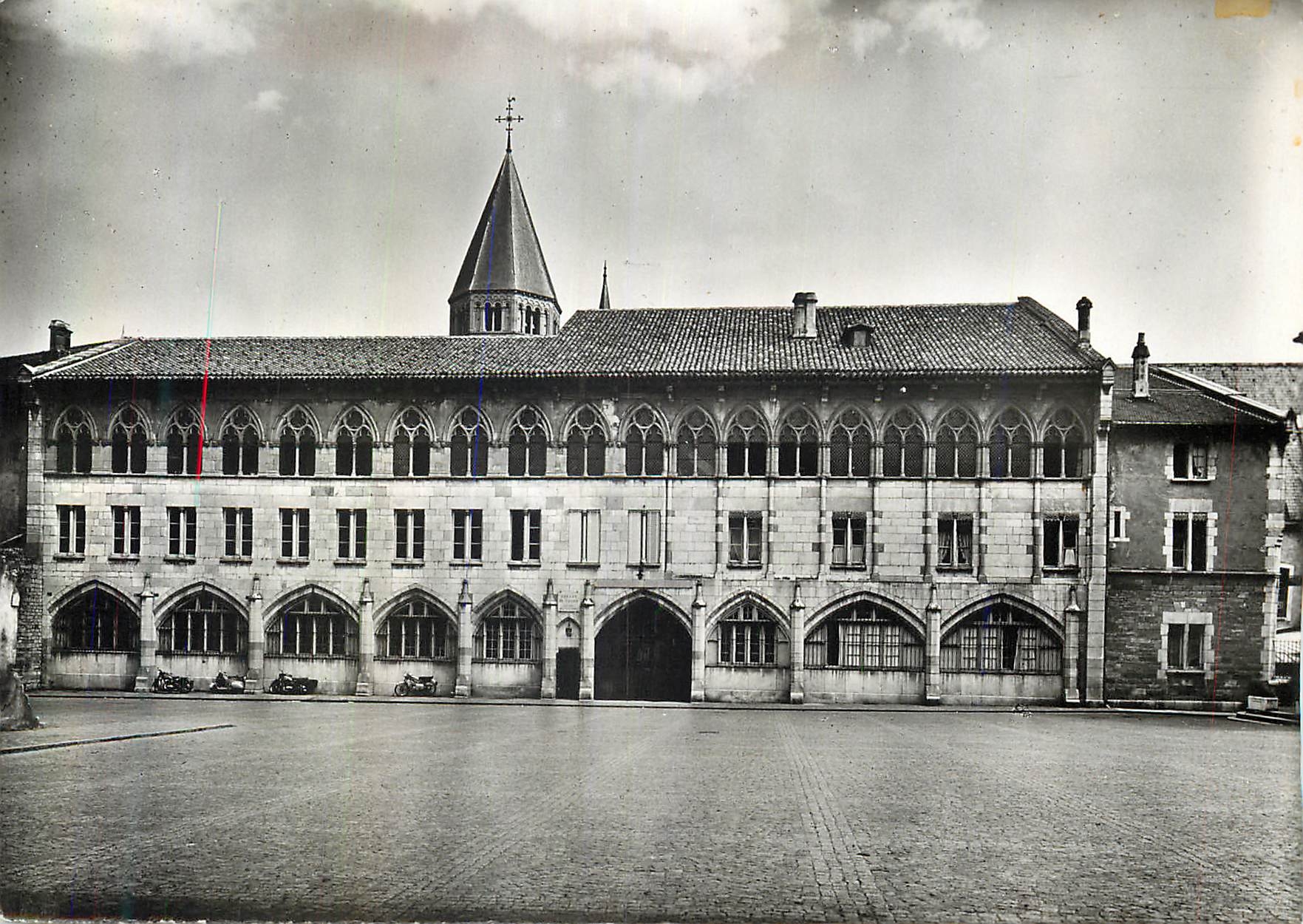 CPM Cluny (S et L) l'Abbaye Facade Dite du Pape Gelase