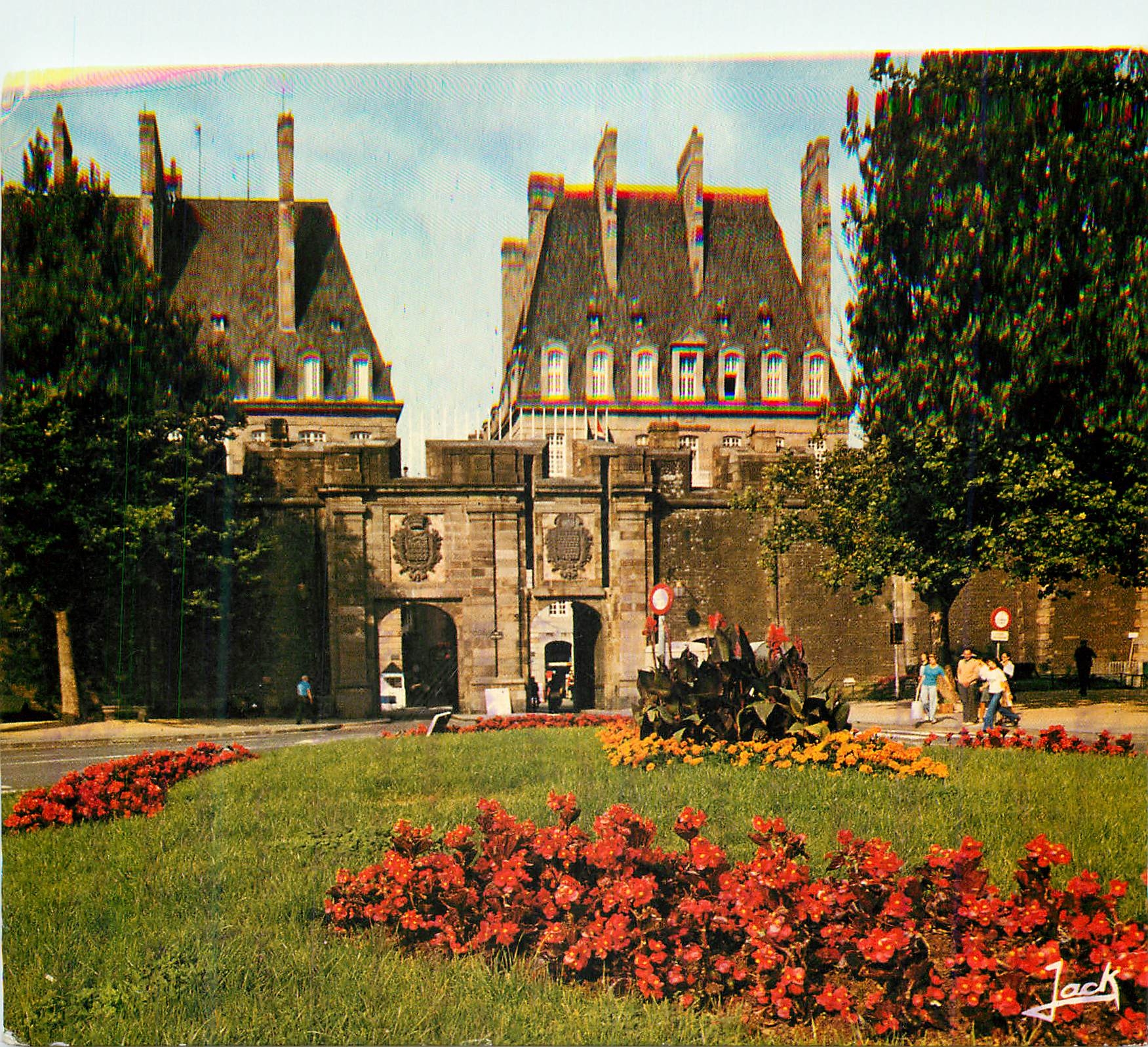 CPM Saint Malo Cite Corsaire La Cote d'Emeraude La Porte Saint Vincent