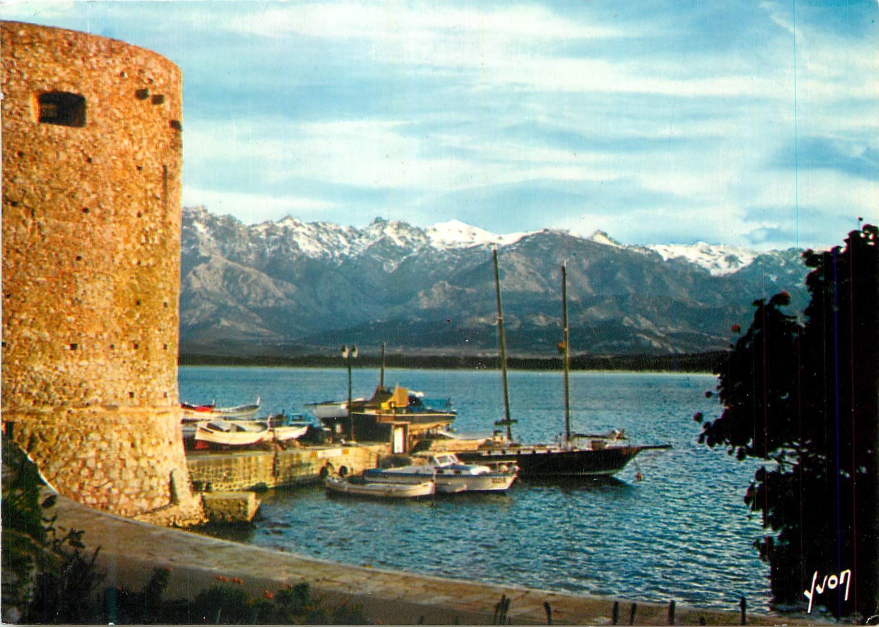 CPM Calvi (Corse) La Corse Oasis de Beaute Station Climatique Offre au Printemps Le Contraste de sa Rade Lumineuse Batea
