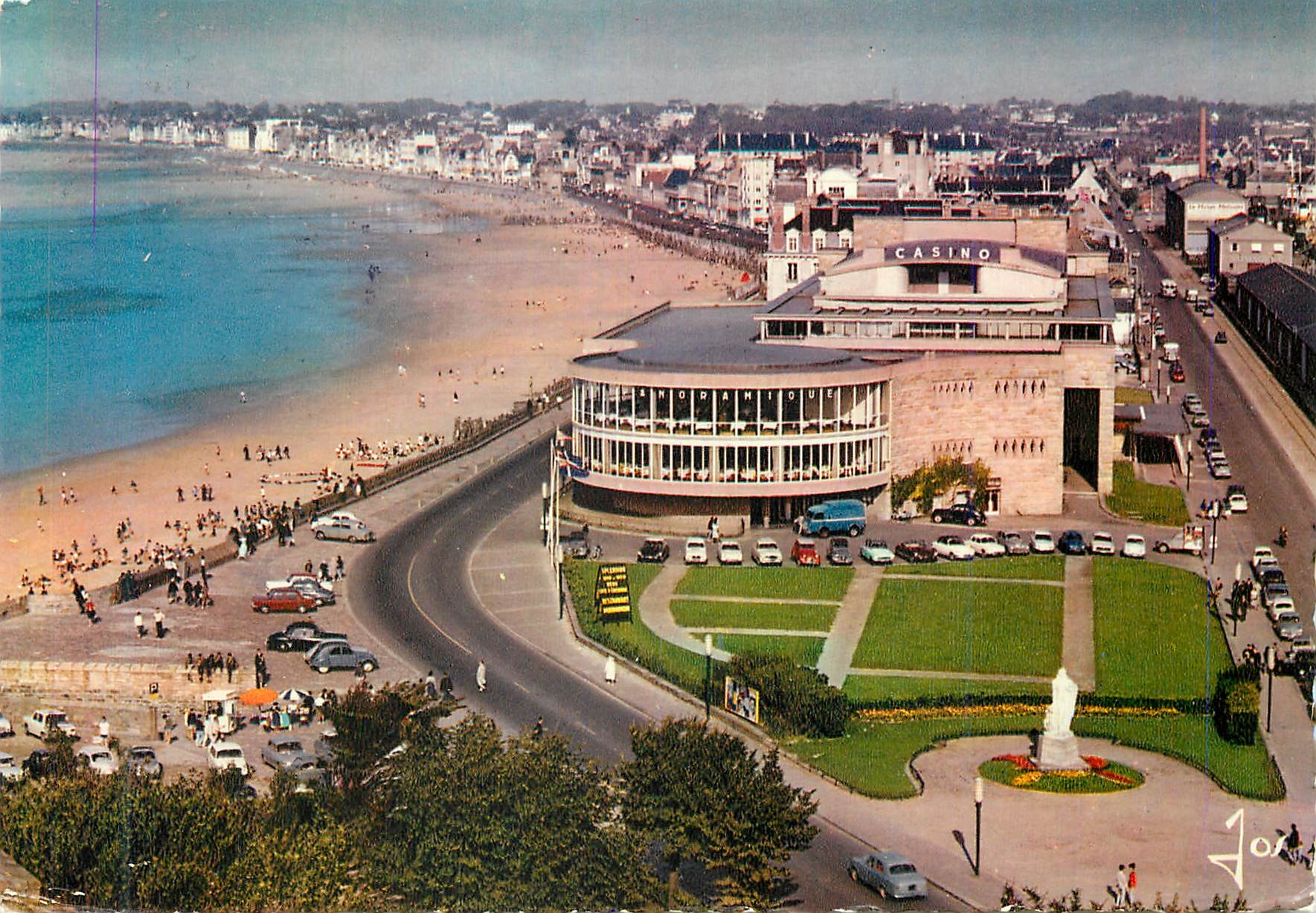 CPM La Bretagne en couleurs Saint Malo (I et V) Le Casino Dominant la Grande Plage du Sillon