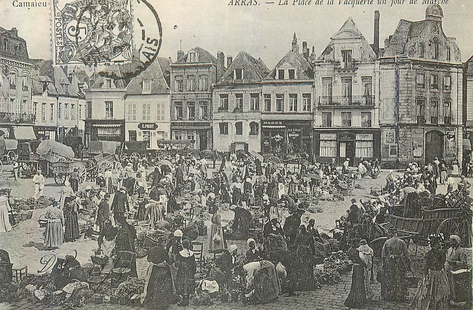 REPRO Arras La Place de la Vacquerie un jour de Marche