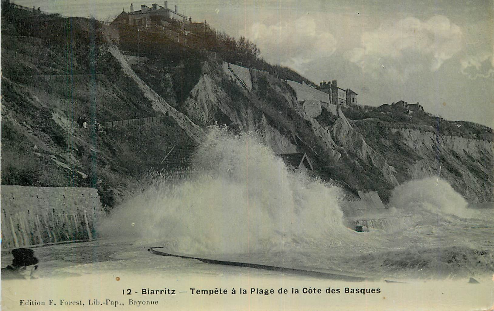 CPA Biarritz Tempete a la Plage de la Cote des Basques