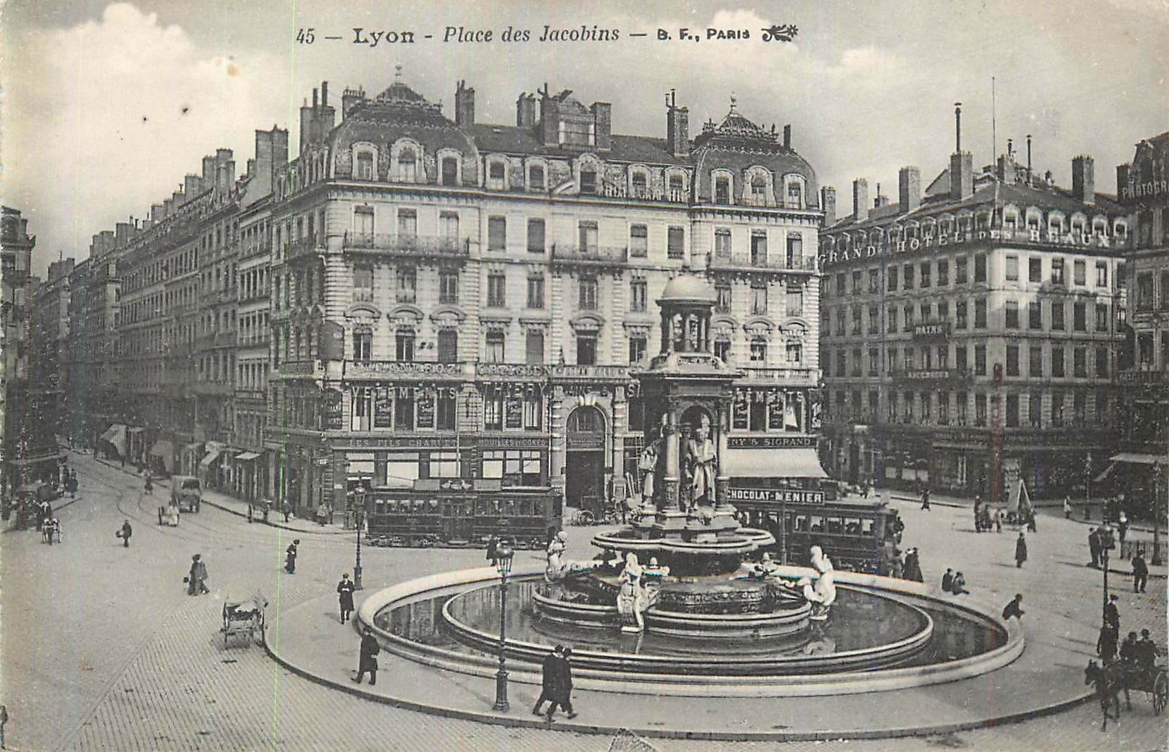 CPA Lyon Place des Jacobins Tramway