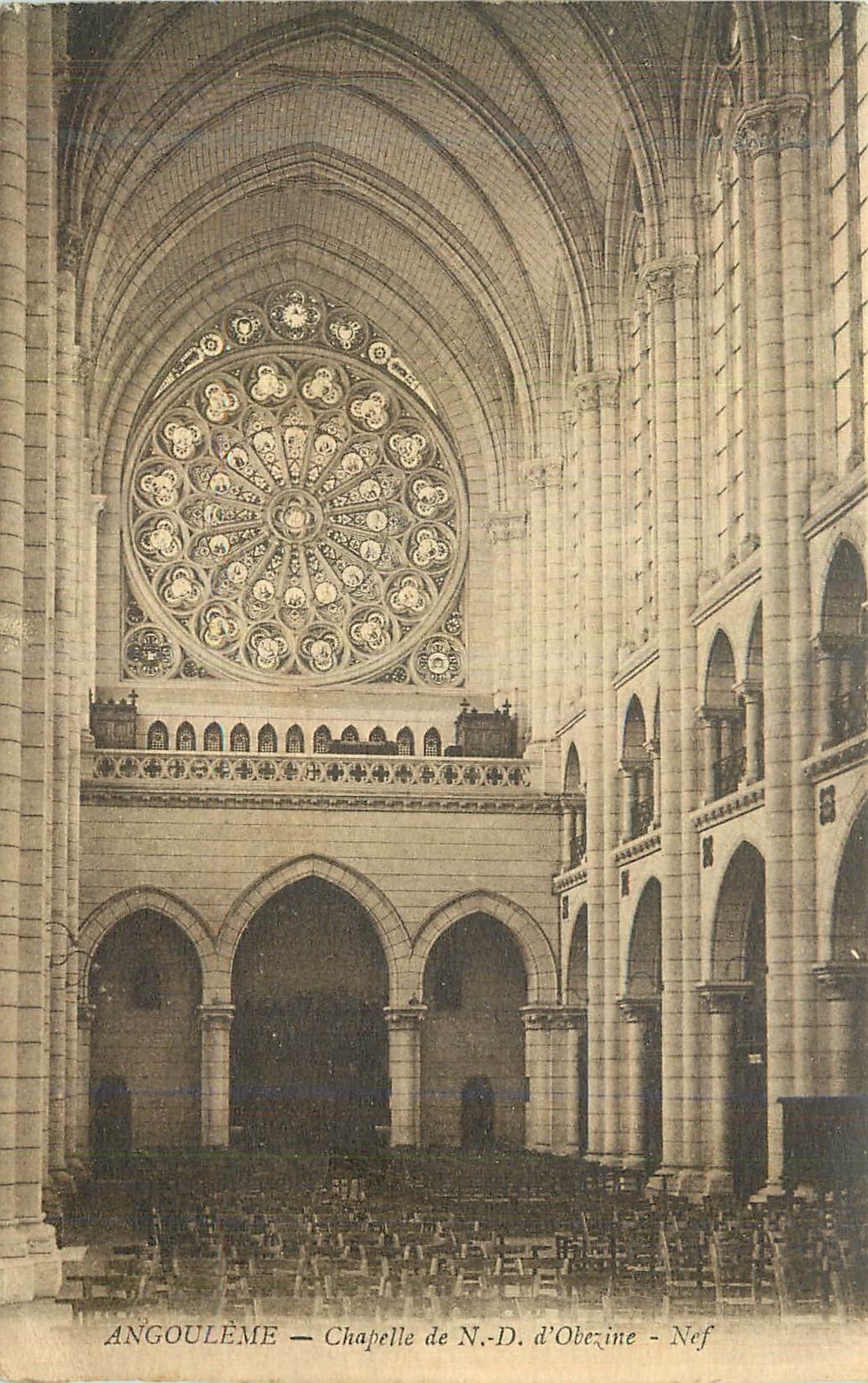 CPA Angouleme Chapelle de N D d'Obezine Nef