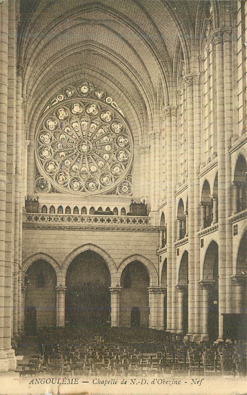 CPA Angouleme Chapelle de N D d'Obezine Nef