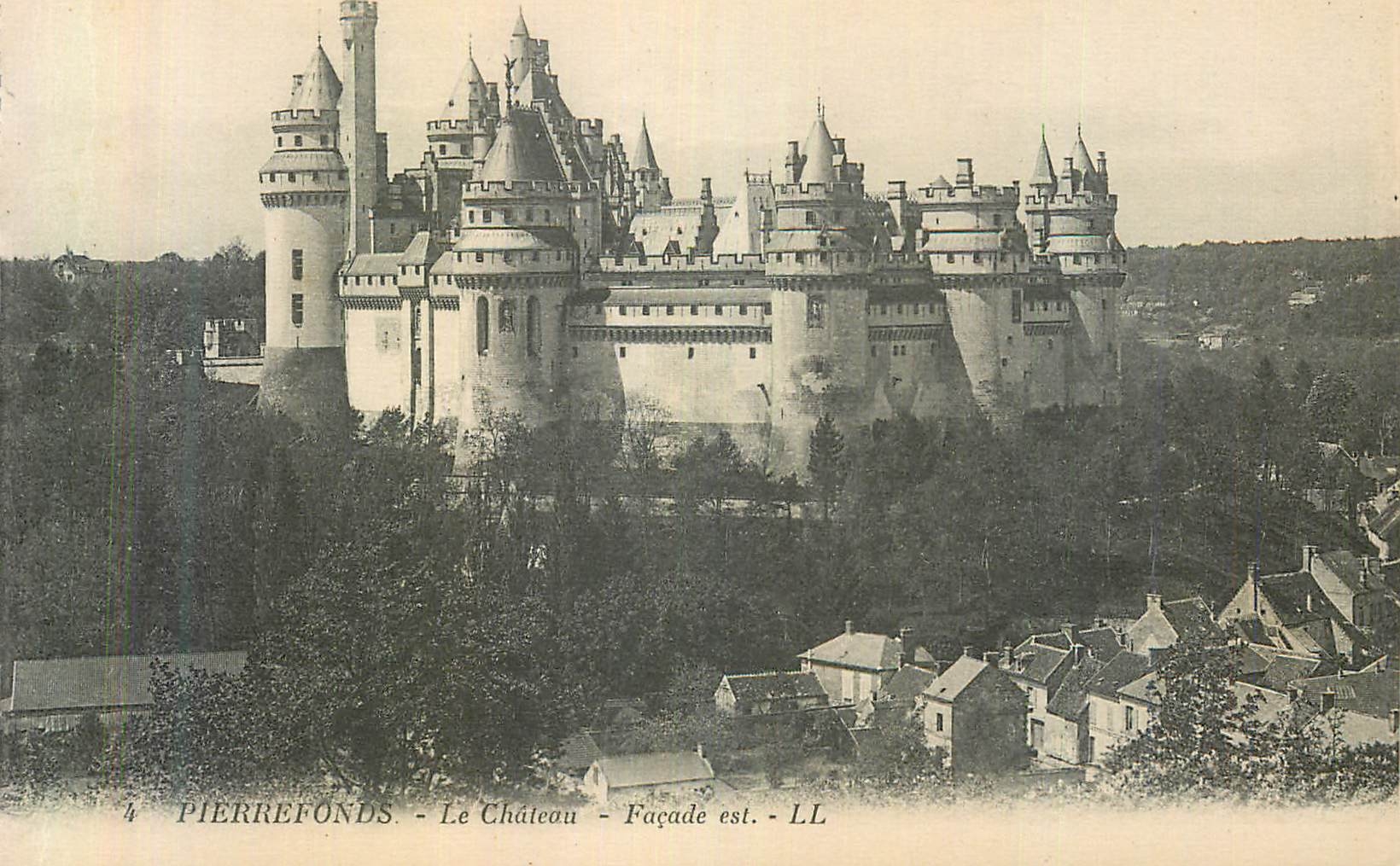 CPA Pierrefonds Le Chateau Facade Est