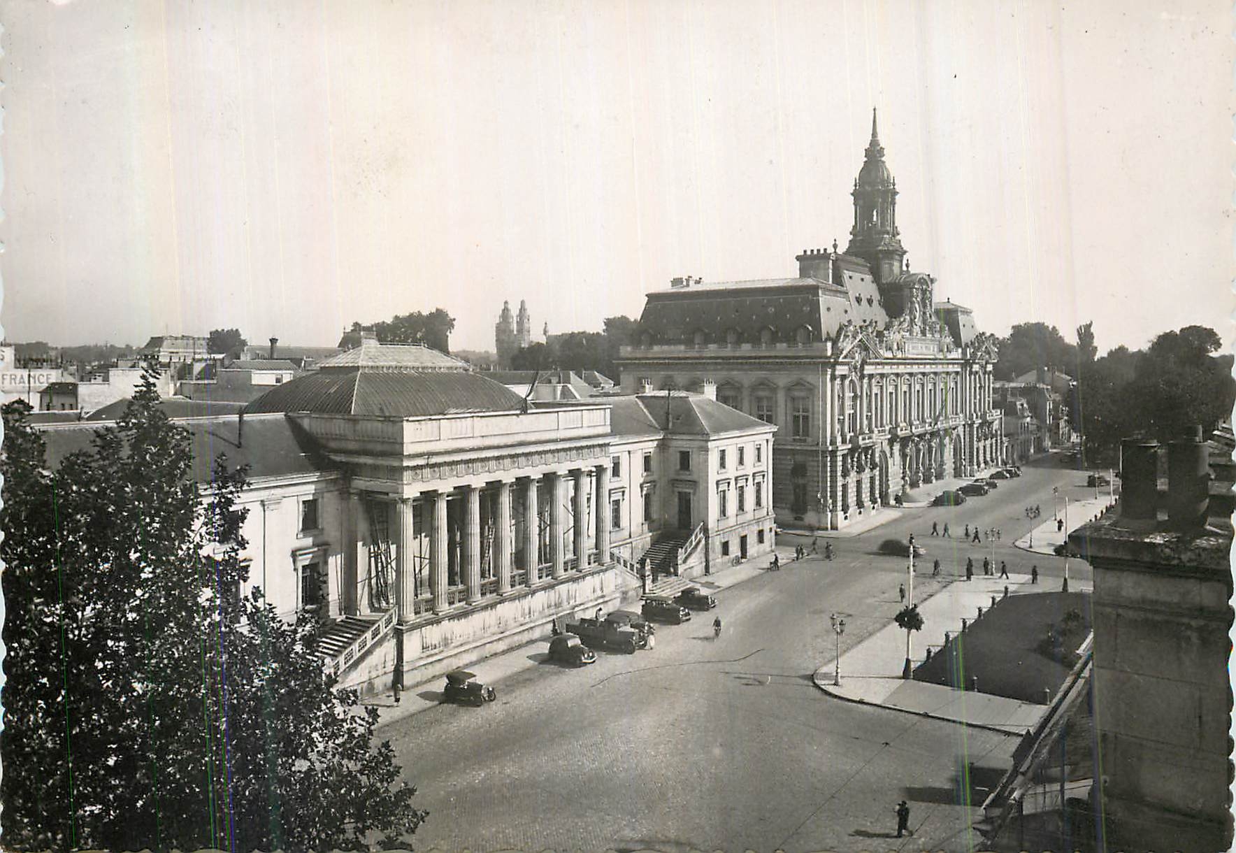 CPM Tours (I et L) le Palais de Justice et l'Hotel de Ville