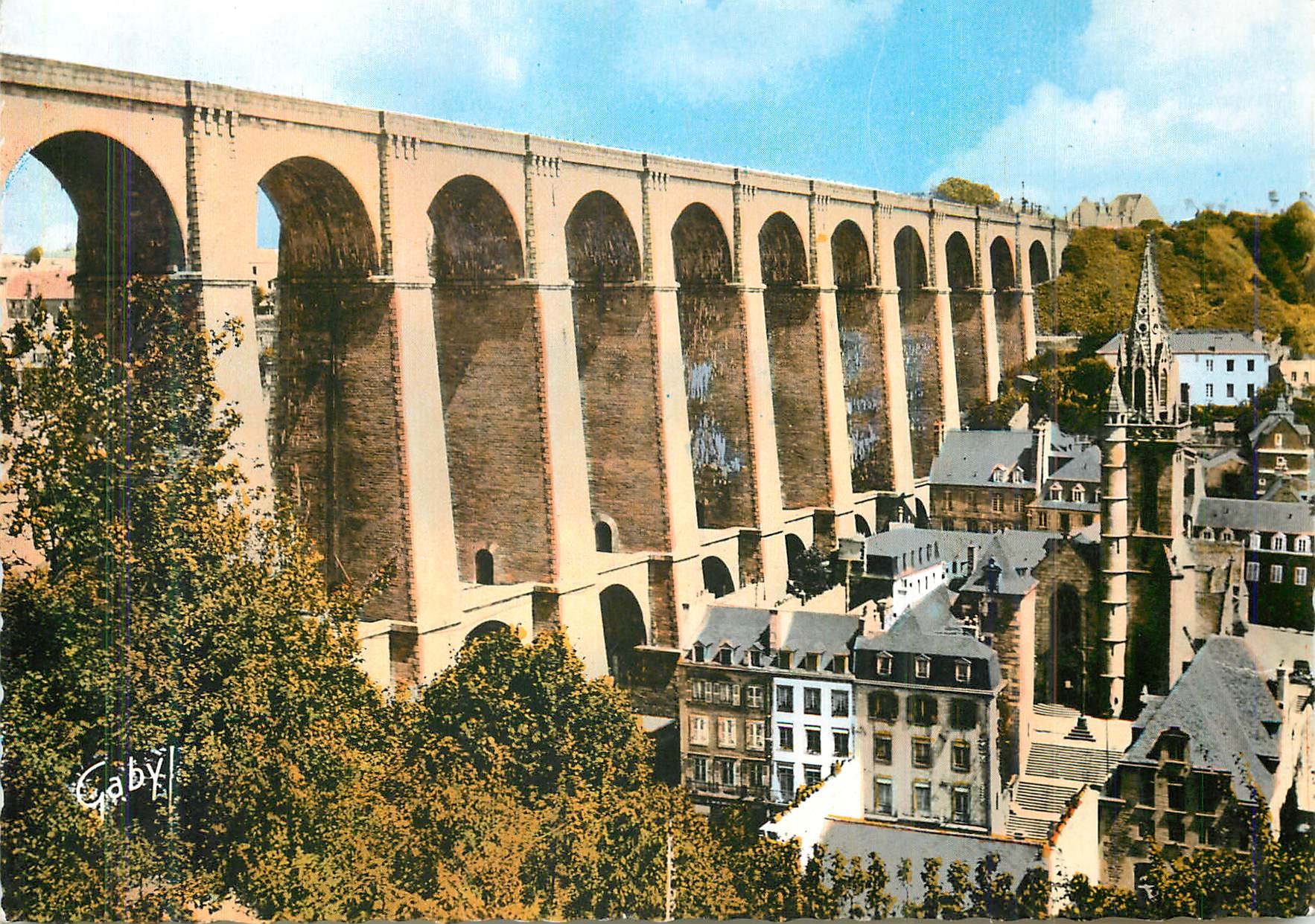 CPA Morlaix (Finistere) Eglise Sainte Malaine et le Viaduc
