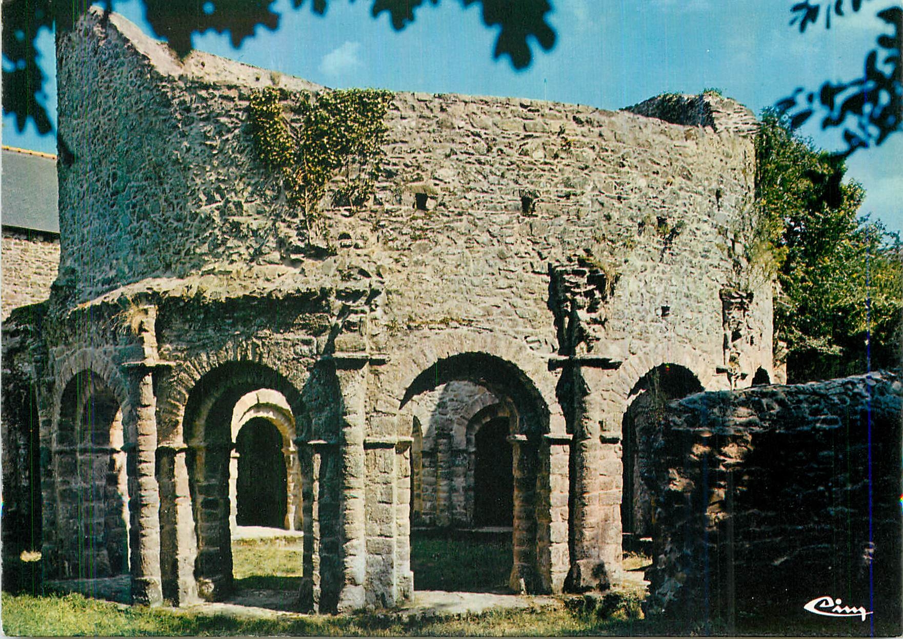 CPM Lanleff (Cote d'Armor) le Temple (XIe)