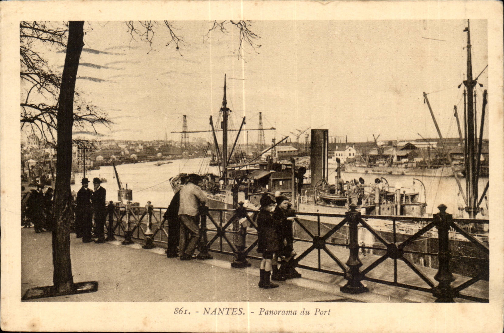 Nantes CPA Panorama of the port (boats)