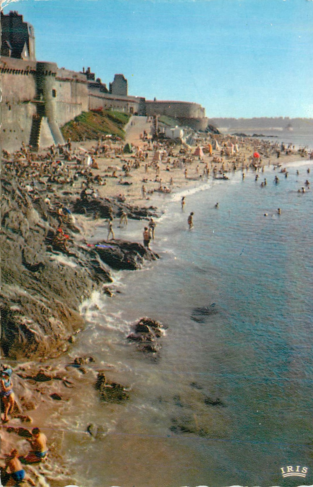 CPM Saint Malo Cite Corsaire la Plage de Bonsecours