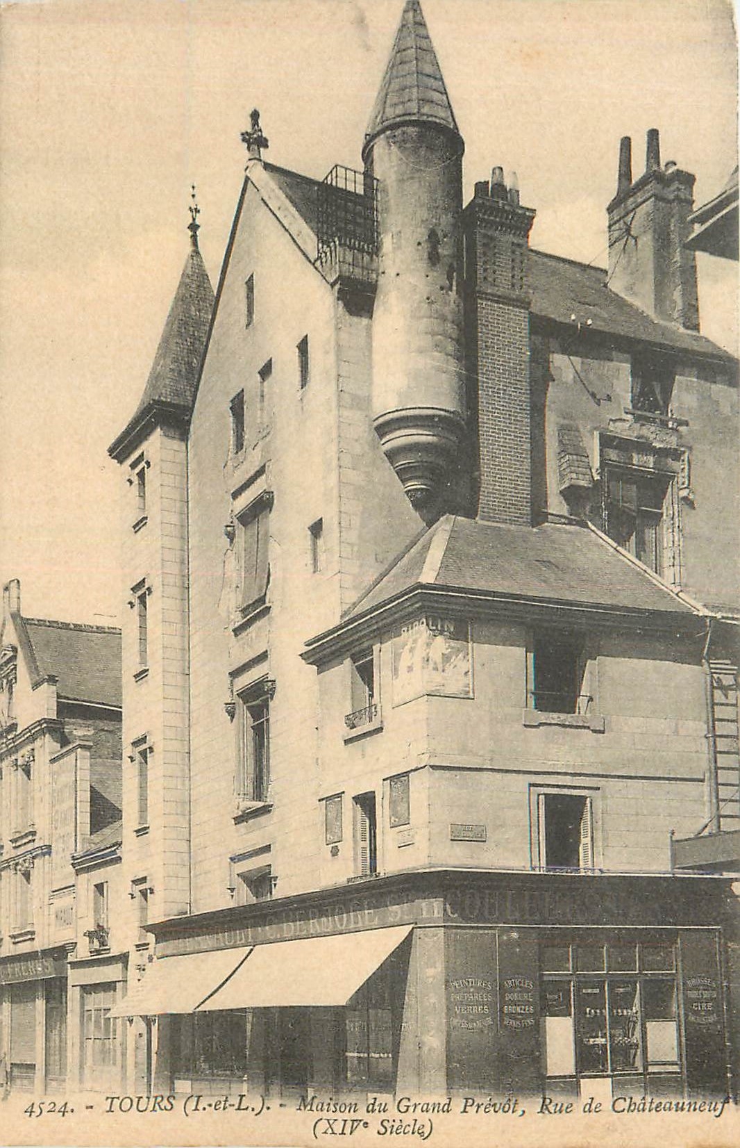 CPA Tours (I et L) Maison du Grand Prevot Rue de Chateaunneuf (XIVe Siecle)