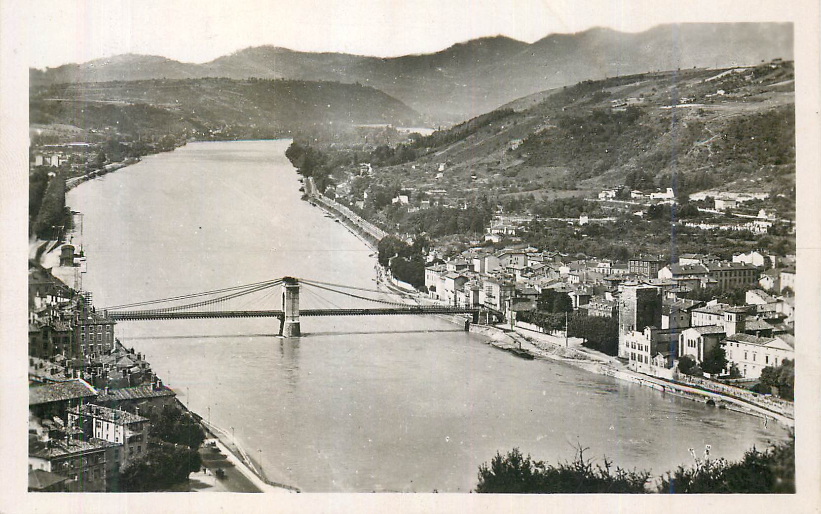 CPM Vienne (Isere) Pont et Quais de Sainte Colombe Tour de Valois