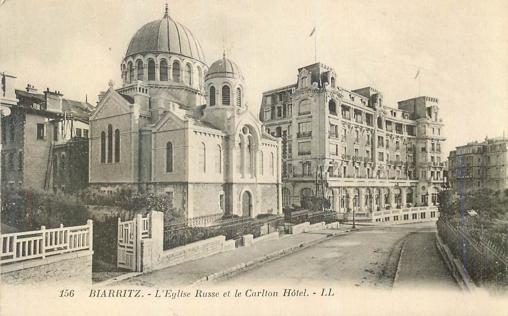 CPA Biarritz L'Eglise Russe et le Carlton Hotel Russie Russia