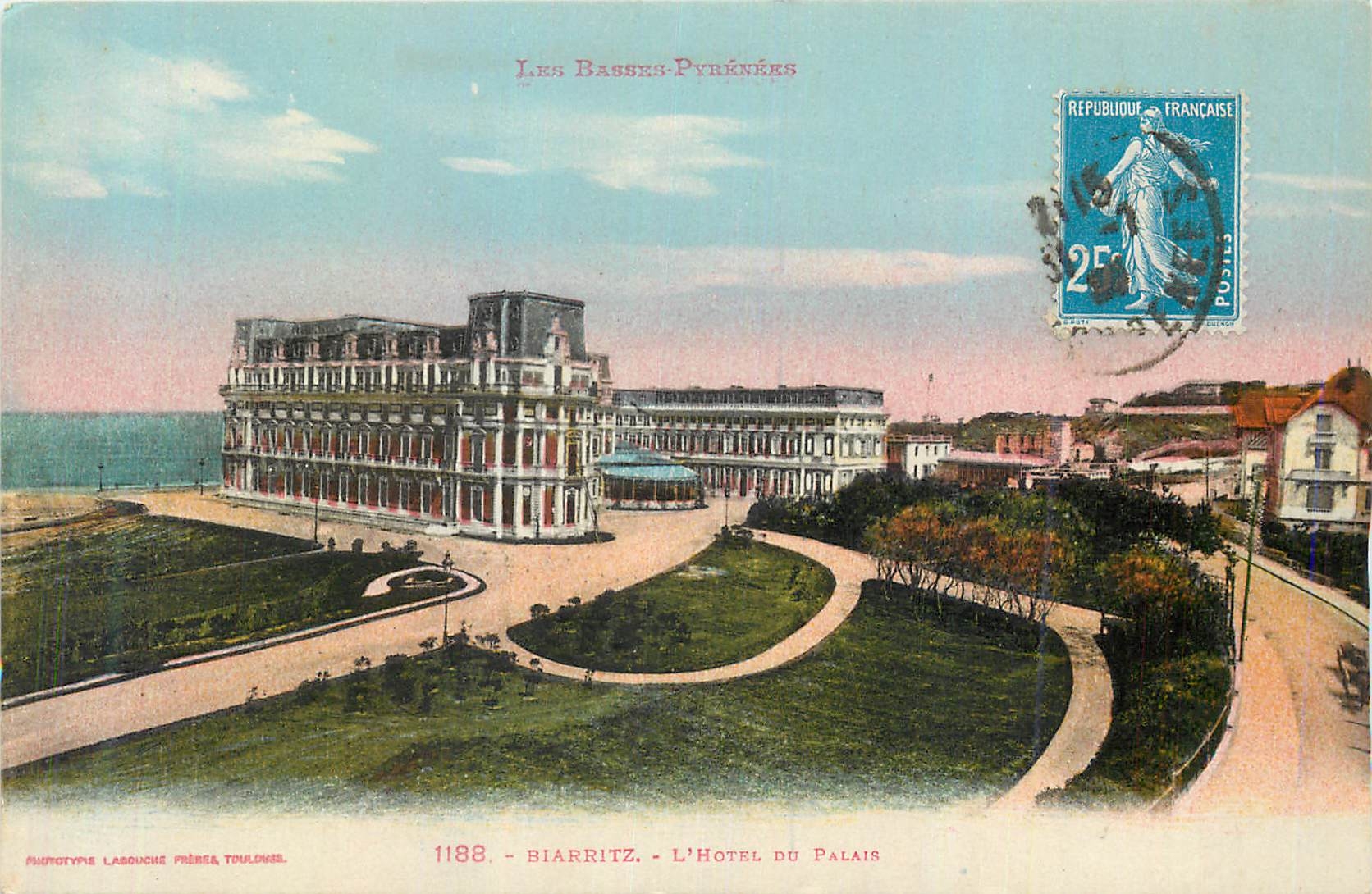 CPA Biarritz Les Basses Pyrenees L'Hotel du Palais