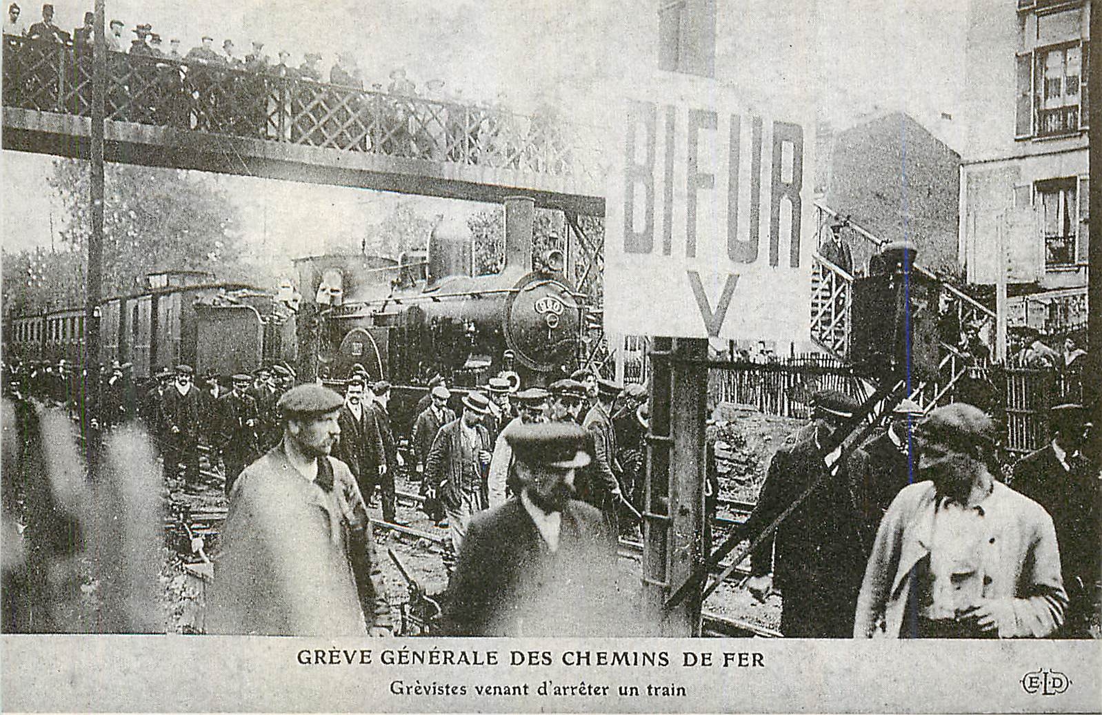 REPRO Greve Generale des Chemins de Fer Grevistes venant d'arreter un train