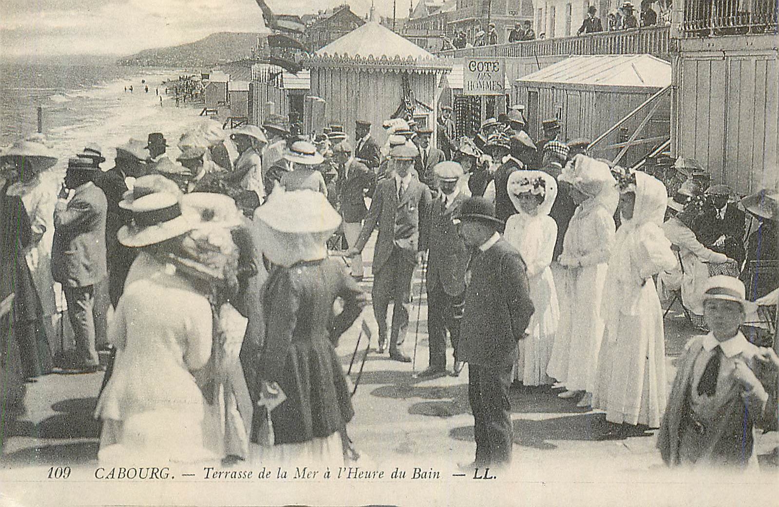 REPRO Cabourg Terrasse de la Mer a l'Heure du Bain