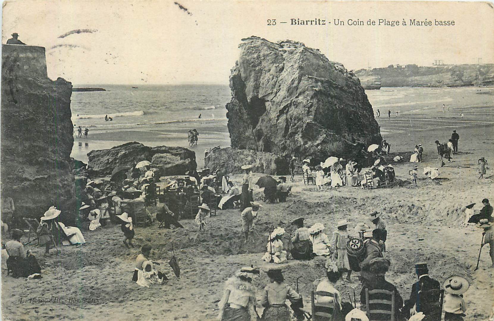 CPA Biarritz Un Coin de Plage a Maree Basse