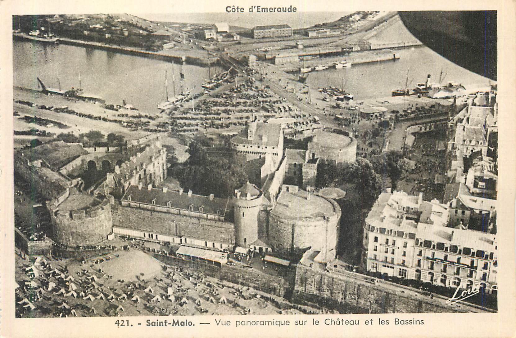 CPA Cote d'Emeraude Saint Malo Vue panoramique sur le château et les bassins