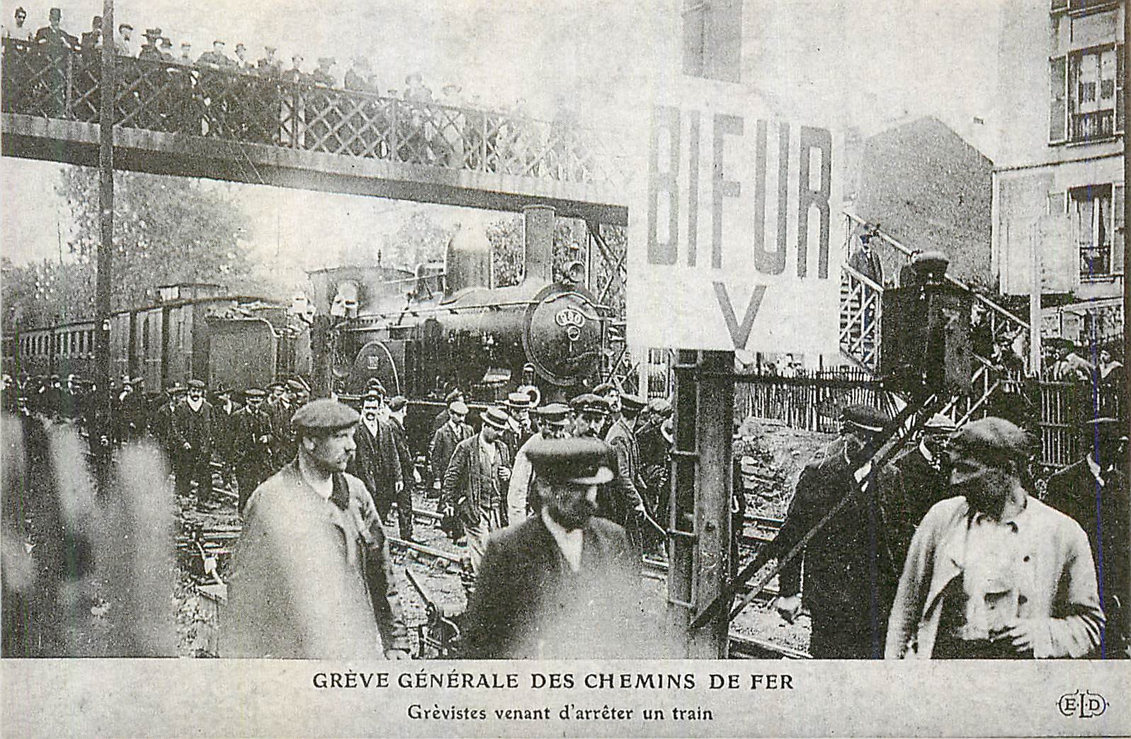 REPRO Greve Generale des Chemins de Fer Grevistes Venant d'Arreter un Train