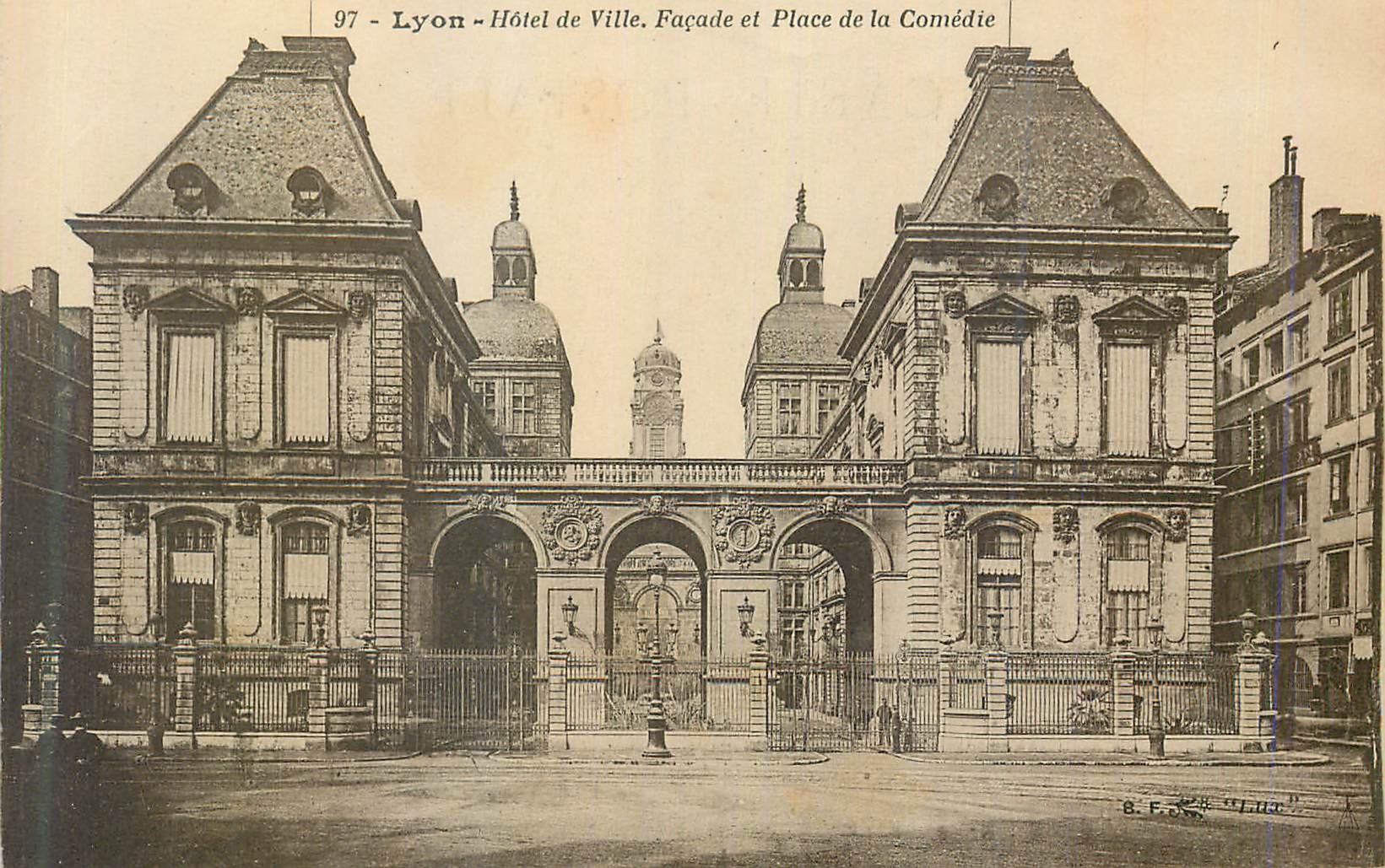 CPA Lyon Hotel de Ville Facade et Place de la Comedie