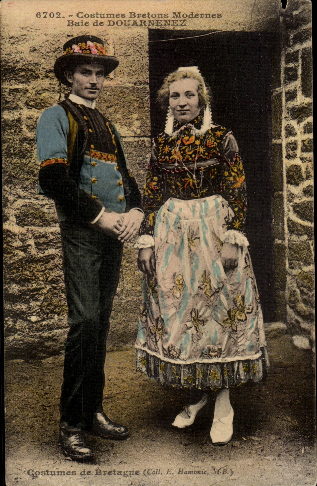 Folklore - Modern Breton Costumes - Bay of Douarnenez - CPA