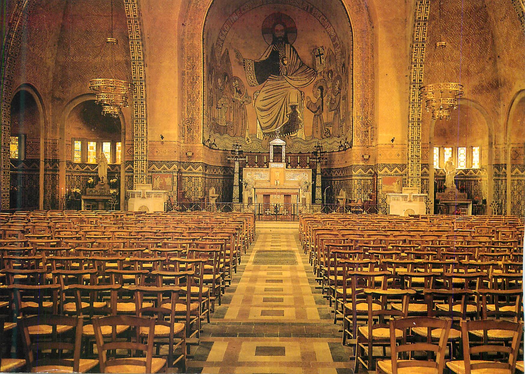 CPM Domfront (Orne) Interieur de l'Eglise Saint Julien