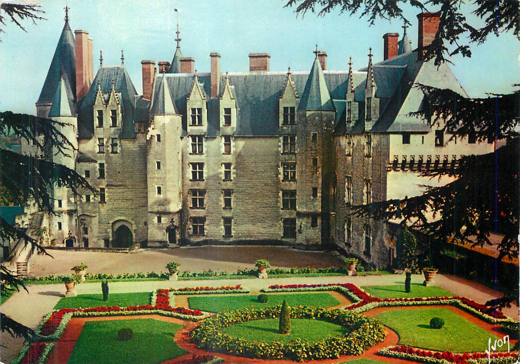 CPM Chateau de Langeais (Indre et Loire) Val de Loire Facade Vue de la Cour Interieure Couleurs et Lumiere de France
